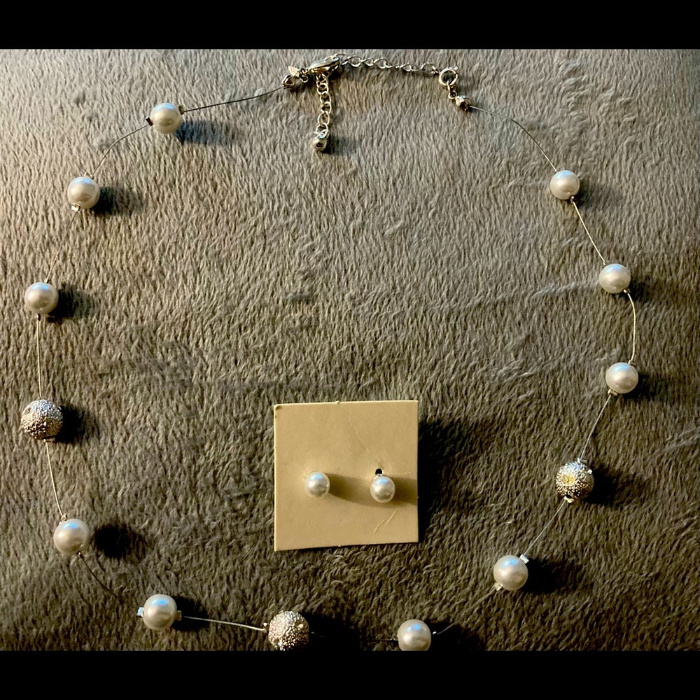 Pearl necklace with matching earrings